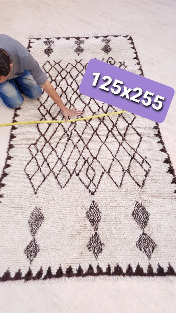 Vintage Moroccan rug 4.1x8.5 Azilal rug | Precious Vintage berber wool rug | Handmade carpet