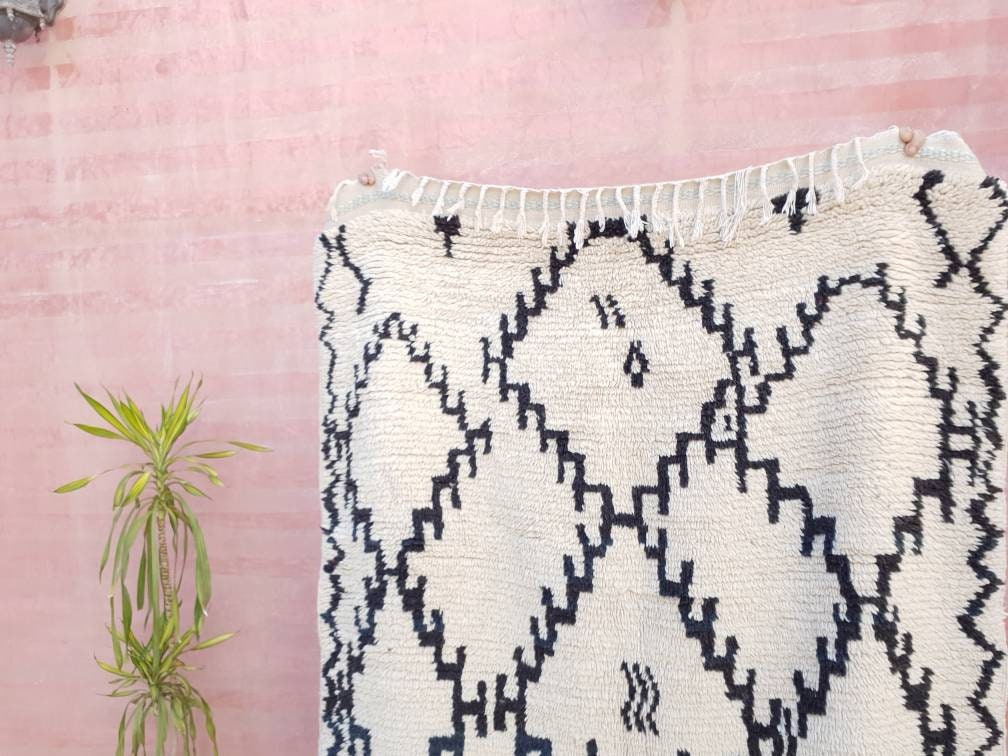 Vintage Berber Azilal Rug, Handmade Moroccan Geometric Rug (4.1x8.5 ft)