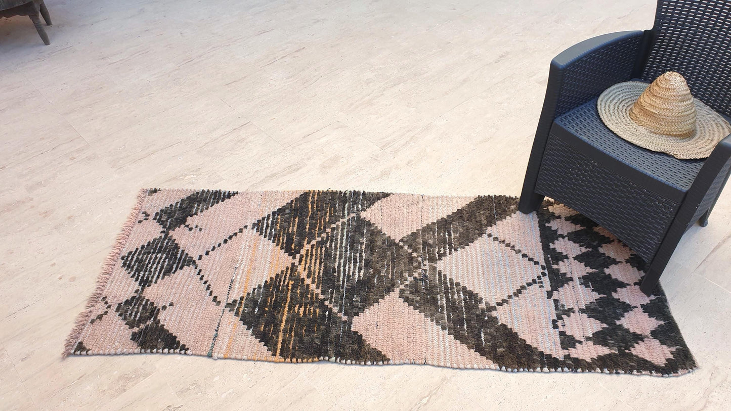 Vintage Moroccan Rug, Stunning Peach & Brown boujaad runner, 2.5x6.2  accent rug, Handwoven Moroccan hallway rug, geometric  accent rug