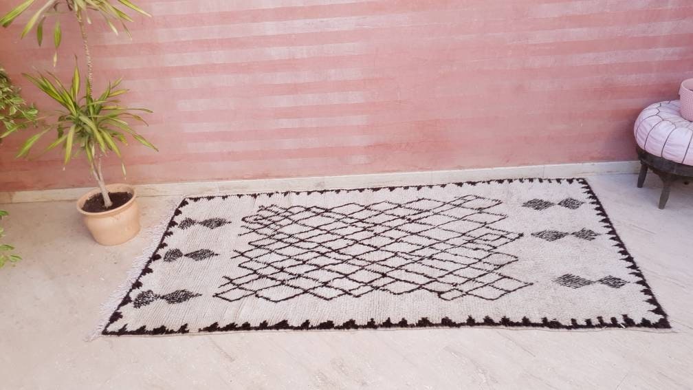 Vintage Moroccan rug 4.1x8.5 Azilal rug | Precious Vintage berber wool rug | Handmade carpet