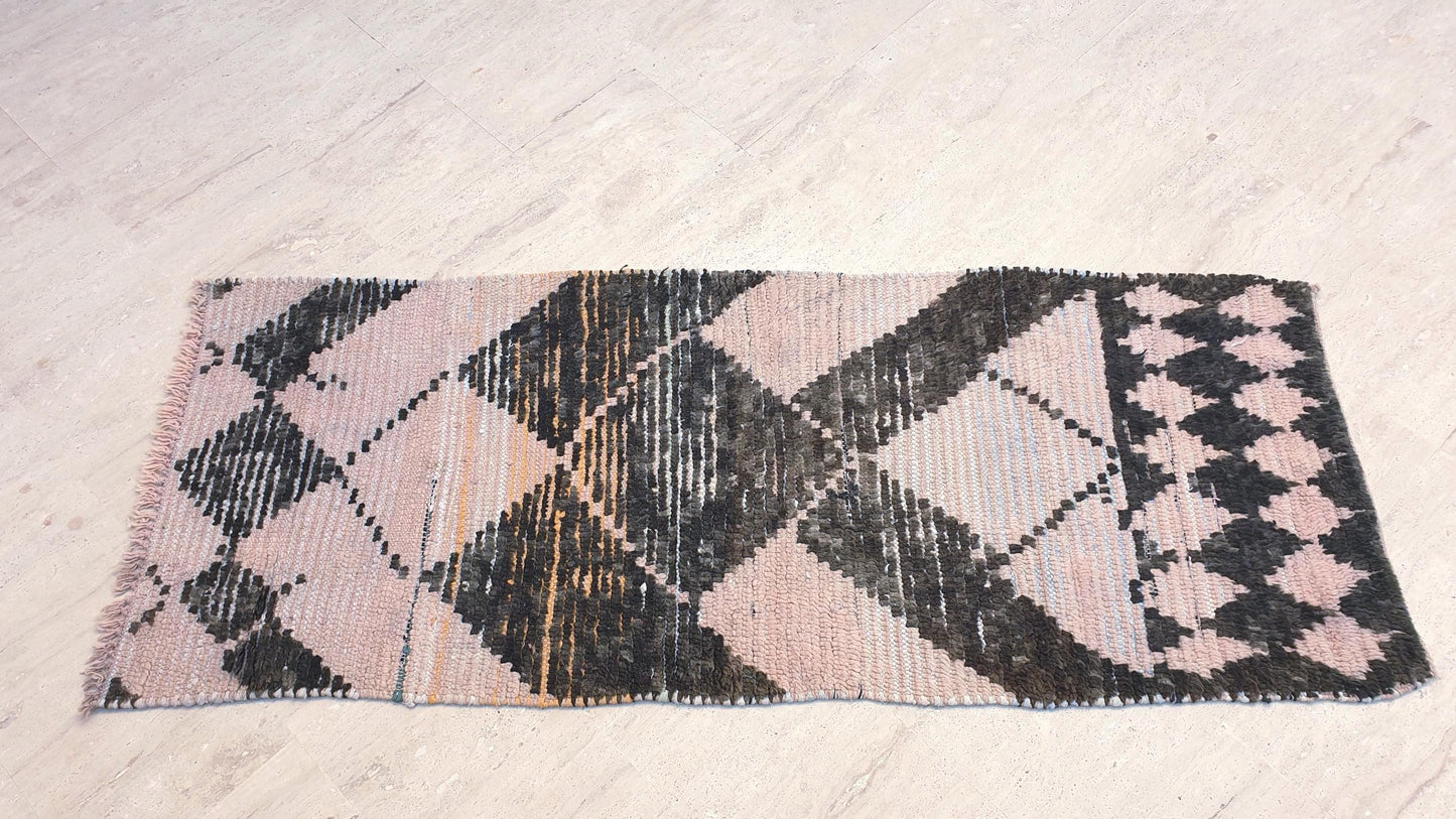 Vintage Moroccan Rug, Stunning Peach & Brown boujaad runner, 2.5x6.2  accent rug, Handwoven Moroccan hallway rug, geometric  accent rug