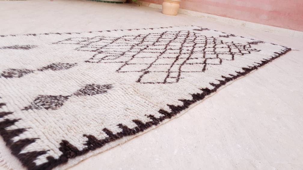 Vintage Moroccan rug 4.1x8.5 Azilal rug | Precious Vintage berber wool rug | Handmade carpet