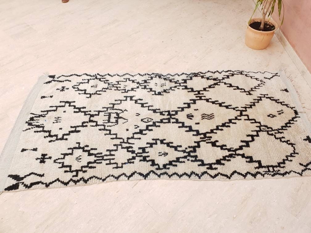 Vintage Berber Azilal Rug, Handmade Moroccan Geometric Rug (4.1x8.5 ft)