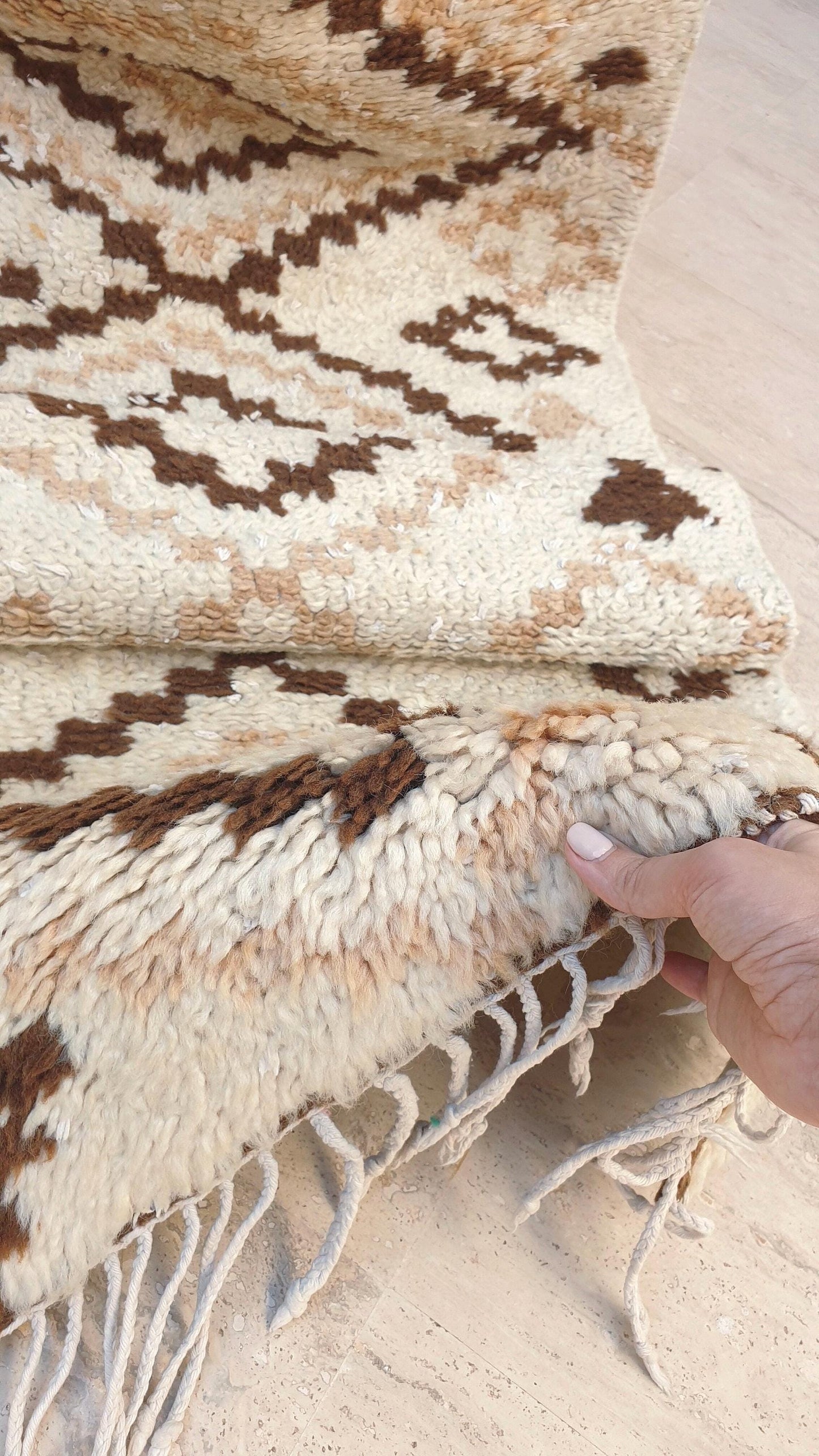 Vintage Moroccan Rug 2.4x6.4  Gorgeous offwhite Beige rug |  geometric beige brown azilal  rug boujaad rug | entr
