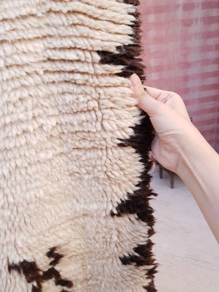 Vintage Moroccan rug 4.1x8.5 Azilal rug | Precious Vintage berber wool rug | Handmade carpet