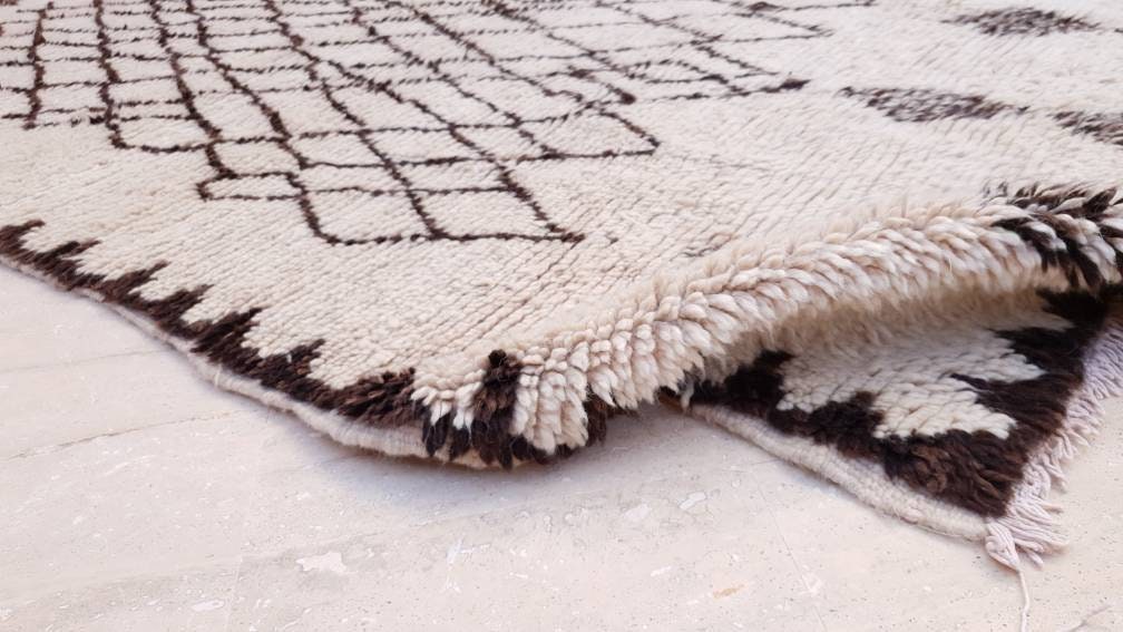 Vintage Moroccan rug 4.1x8.5 Azilal rug | Precious Vintage berber wool rug | Handmade carpet