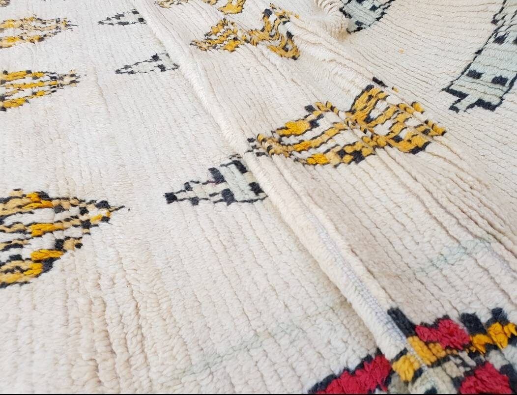 Vintage Beige Moroccan Azilal Rug 5x7.6, Fluffy Berber Rug
