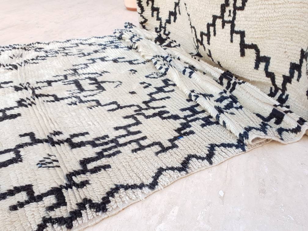 Vintage Berber Azilal Rug, Handmade Moroccan Geometric Rug (4.1x8.5 ft)