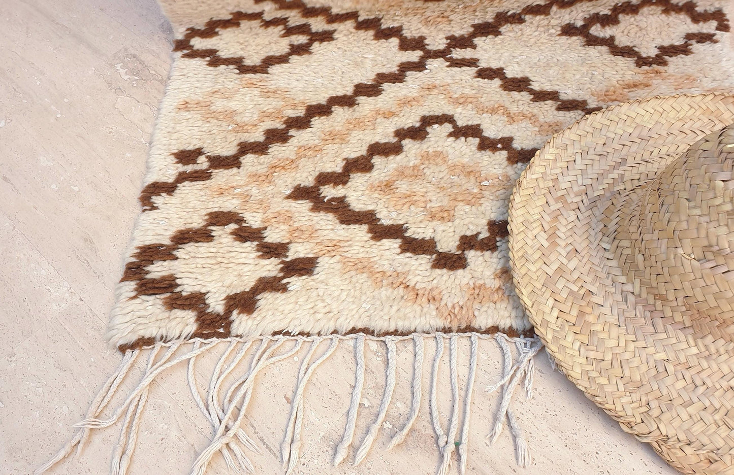 Vintage Moroccan Rug 2.4x6.4  Gorgeous offwhite Beige rug |  geometric beige brown azilal  rug boujaad rug | entr