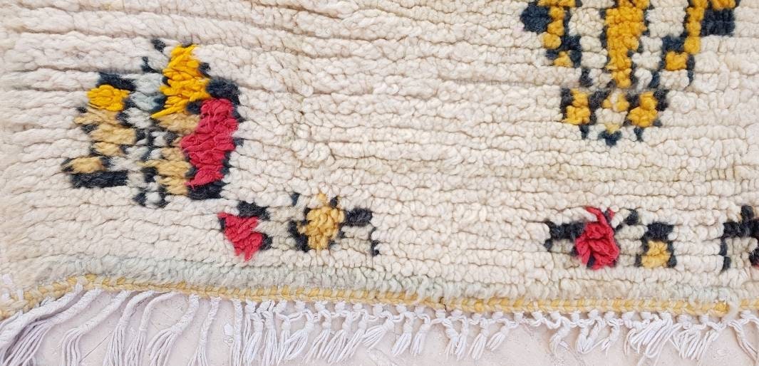 Vintage Beige Moroccan Azilal Rug 5x7.6, Fluffy Berber Rug